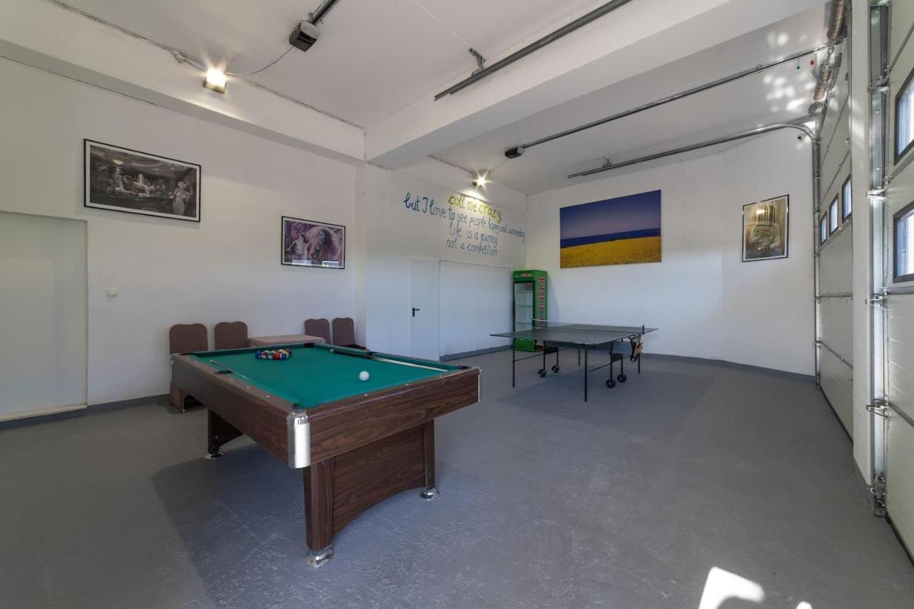 Holiday Home Chester With Heated Pool Kastela Exterior photo