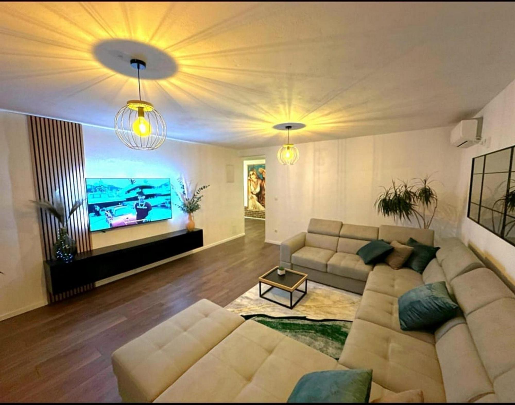 Holiday Home Chester With Heated Pool Kastela Exterior photo